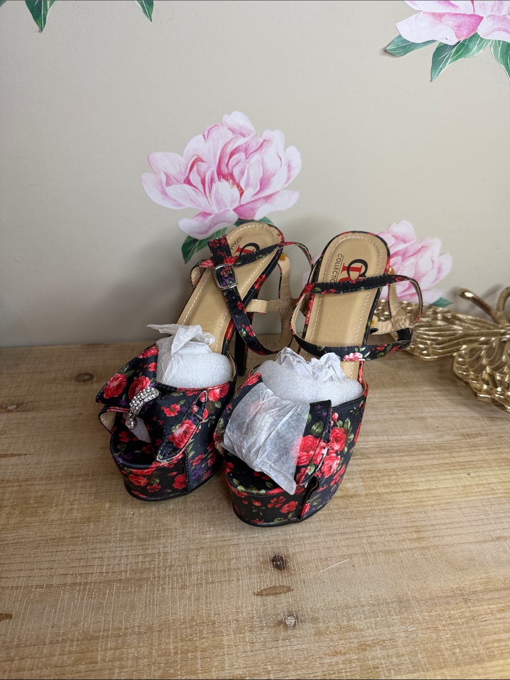 CR COLLECTION Black Floral Platform Sandals with Red Rose Accents